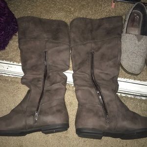 Seven dials leather boots